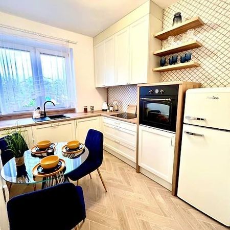 B&W Luxurious Apartment In The Heart Of Вроцлав Екстериор снимка
