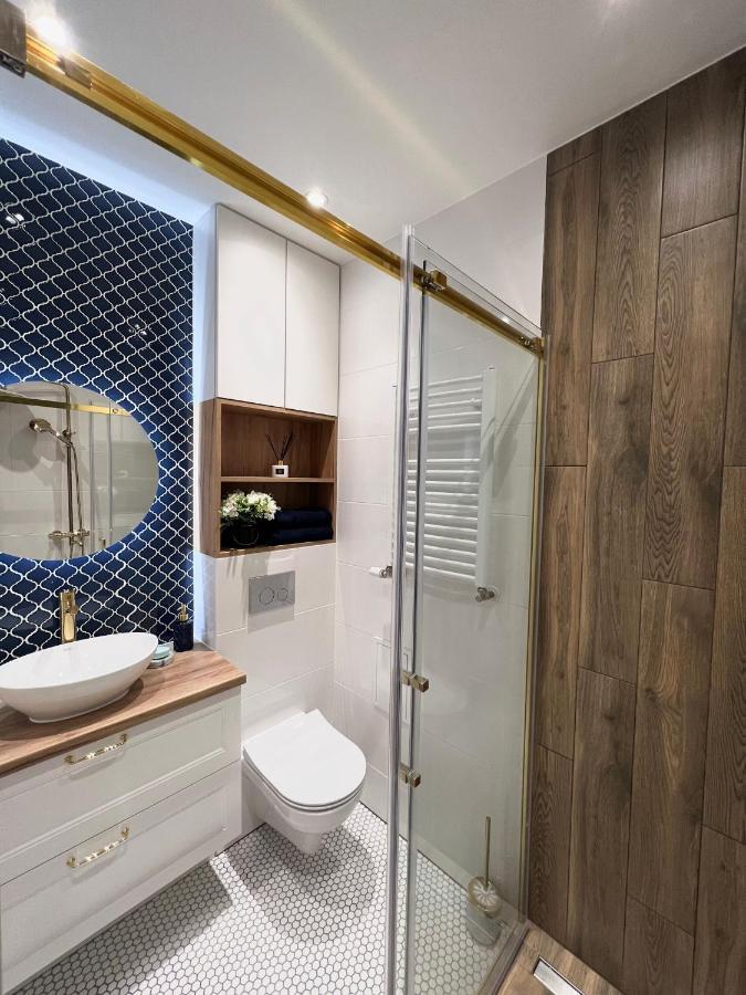 B&W Luxurious Apartment In The Heart Of Вроцлав Екстериор снимка