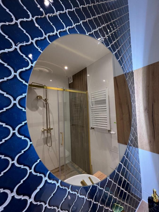 B&W Luxurious Apartment In The Heart Of Вроцлав Екстериор снимка