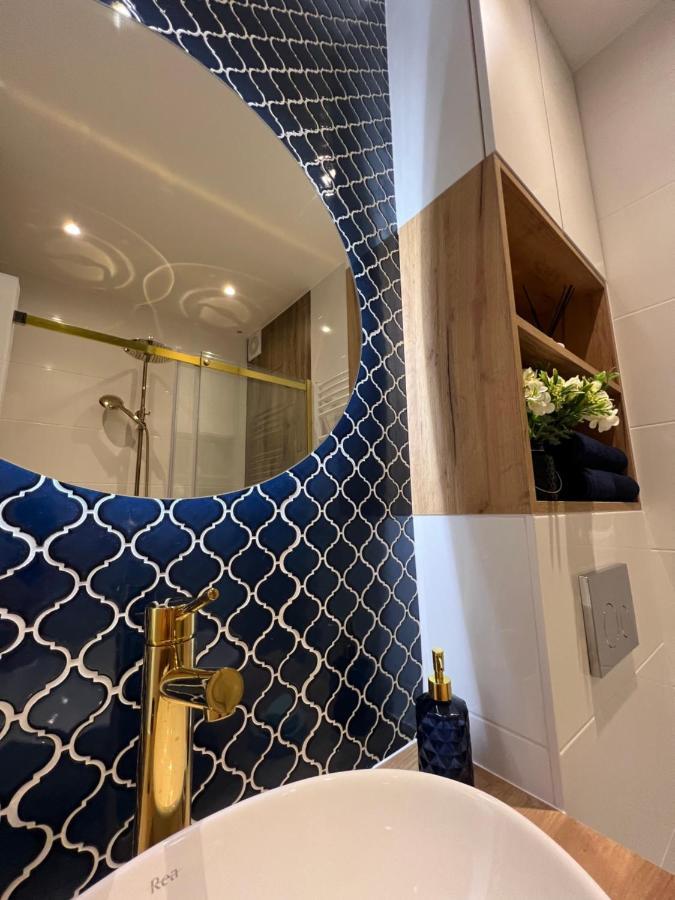 B&W Luxurious Apartment In The Heart Of Вроцлав Екстериор снимка