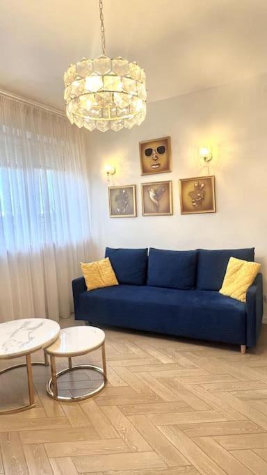 B&W Luxurious Apartment In The Heart Of Вроцлав Екстериор снимка